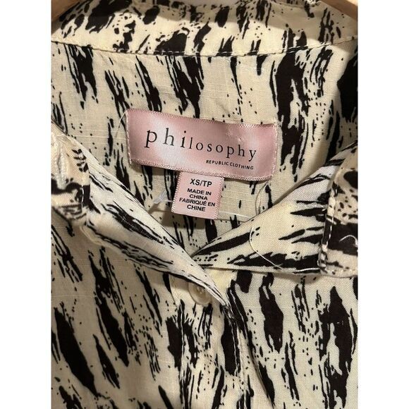 Philosophy Shirt Womans XS Button Up Blouse Top Tan Black Animal Print NEW - Picture 8 of 11
